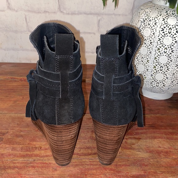 NWOB Lucky Brand Wedge Bootie with Peep Toe Size 9 - Picture 3 of 8